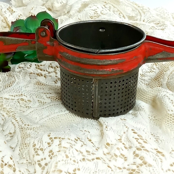 Vintage "Handy Things" Ludington Michigan Made in USA Red Potato Ricer - Picture 5 of 13